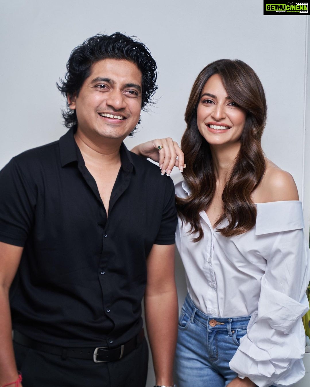 Kriti Kharbanda Instagram - A subtle & beautiful hair color is everyone’s love 🤍 I am so obsessed with my hair transformation with @lorealpro . It's their French Balayage which blends seamlessly and is super easy to maintain! 💫 Thanks to my @rohan_jagtap_ from @bespokesalon_in who helped me choose the right shade for my hair which is Classic Mocha 🤎 Visit the nearest L'Oréal Professionnel-partnered salon and get your personalized French Balayage 💕 #AD #FrenchBalayageIndia #MyFrenchBalayageIndia @lorealpro @lorealpro_education_india