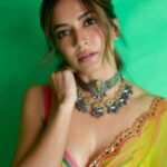 Kriti Kharbanda Instagram - 💚💚💚 . . . #tuesdayvibes #sareenotsorry