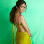 Kriti Kharbanda Instagram - 💚💚💚 Make up @heemaadattaani Hair @sajzdot Photographer @kadamajay Styling @theanisha Wearing @baisegaba Jewellery @koharbykanika #mondaymotivation #sareenotsorry #desivibes
