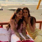 Kriti Kharbanda Instagram - All things love! ❤️❤️ . . . #siblings #nationalsiblingday #homeiswheretheheartis #majormissing