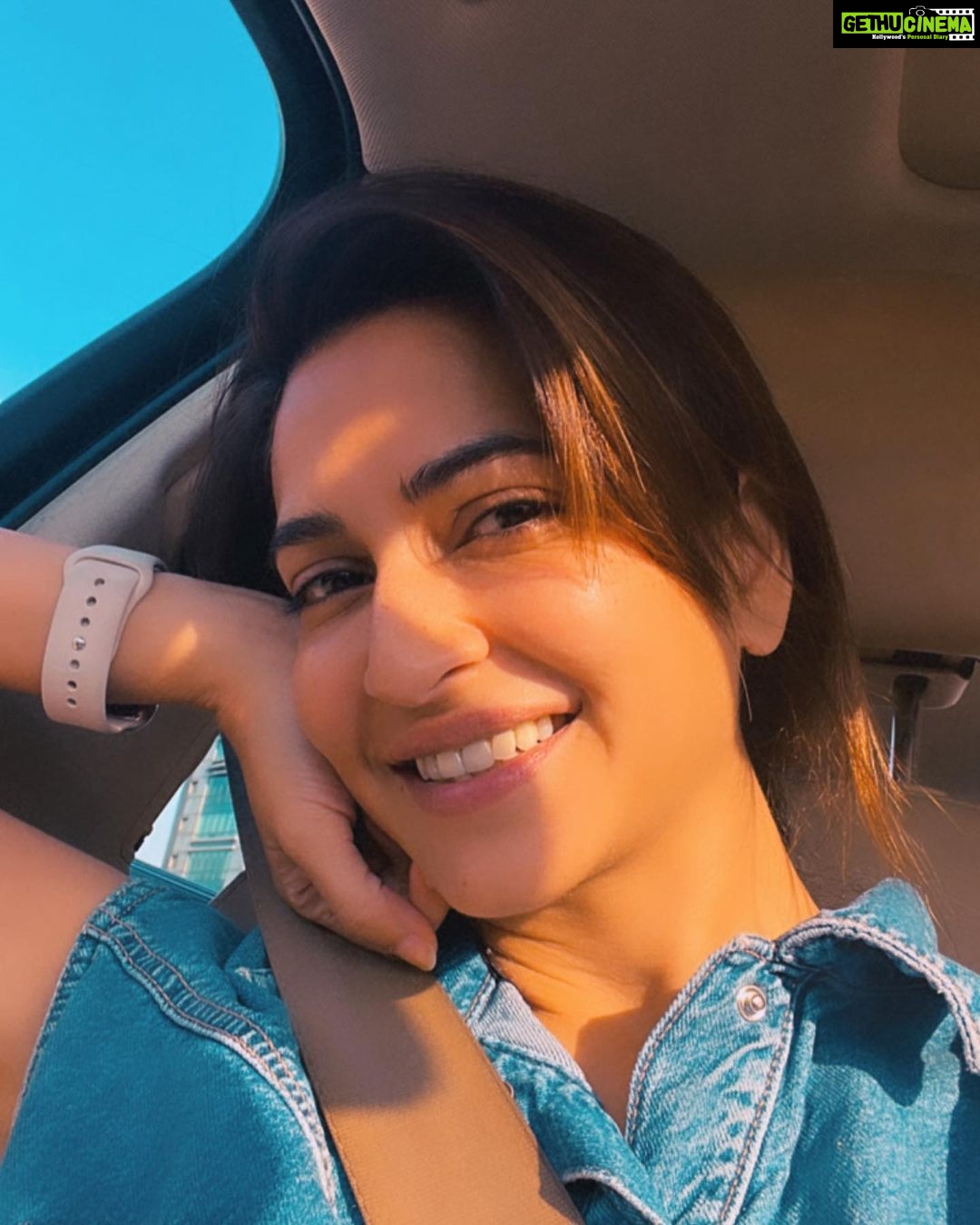Kriti Kharbanda Instagram - The sun was being very kind. Had to pose! #carfie #sunshinegirl #alldayeveryday