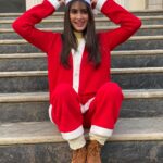 Kriti Kharbanda Instagram - Merry Christmas! 🌲♥️ Best time of the year :) . . , . #santaclausiscomingtotown #merrychristmas #thissantalovescricket