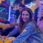 Kriti Kharbanda Instagram - Darr ke aagey, jeet hai 👻👻 . . . My love for arcade games grew in my teenage years. I would find myself gravitating towards these arcades on a bad day or whenever I wanted some “me” time. I found magic, happiness in solitude and just loved the competition. It wasn’t just about wining, it was about challenging myself and doing better than I did before :) . . . Which game is your favourite!? Remix karo with my reel and tell me your story and why you love, what you love 💟 . . . #arcadegames #weekendvibes #reelkarofeelkaro