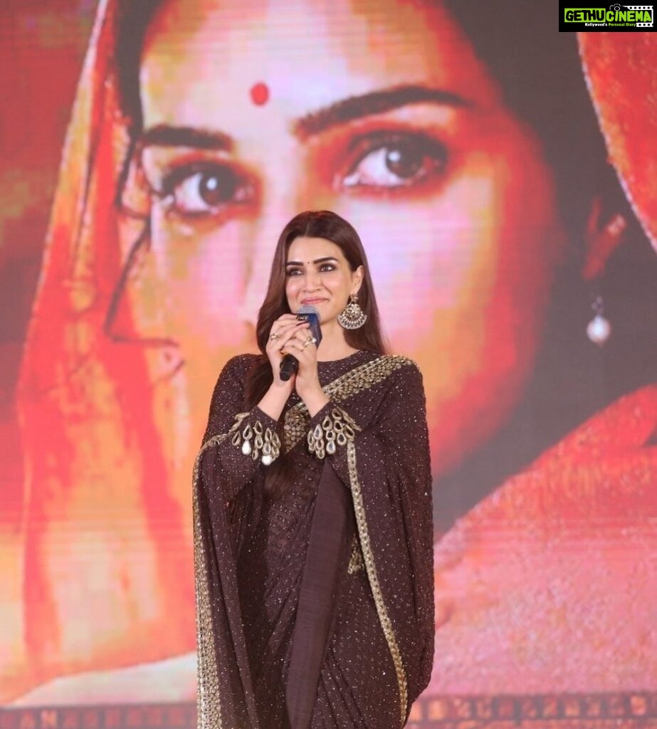 Kriti Sanon Instagram - #Gratitude 🙏🏻♥️ My heart is filled with positivity, the pure & powerful energy of Tirupati and the overwhelming love you all showered on Adipurush and on Janaki at yesterday’s Pre Release Event! ♥️♥️ Still smiling.. 🥰♥️☺️ #Adipurush releases in theatres on 16th June!