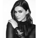 Kriti Sanon Instagram - Thank You @htcity for HT India’s Most Stylish (Popular Choice)! 🖤🤍 Totally goes to my team : @sukritigrover @adrianjacobsofficial @aasifahmedofficial Thank you guys for adding glamour to my life and more for being my constants!! I love you guys ♥️♥️ forever!! #BestTeam #KrackTeam