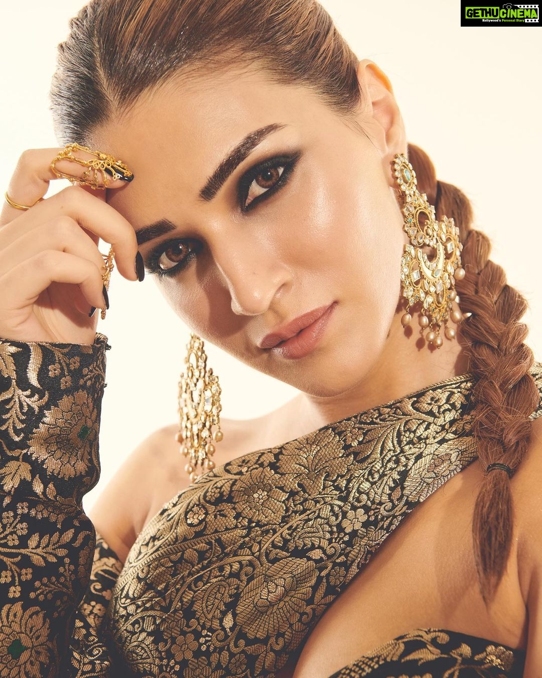 Kriti Sanon - 1.5 Million Likes - Most Liked Instagram Photos