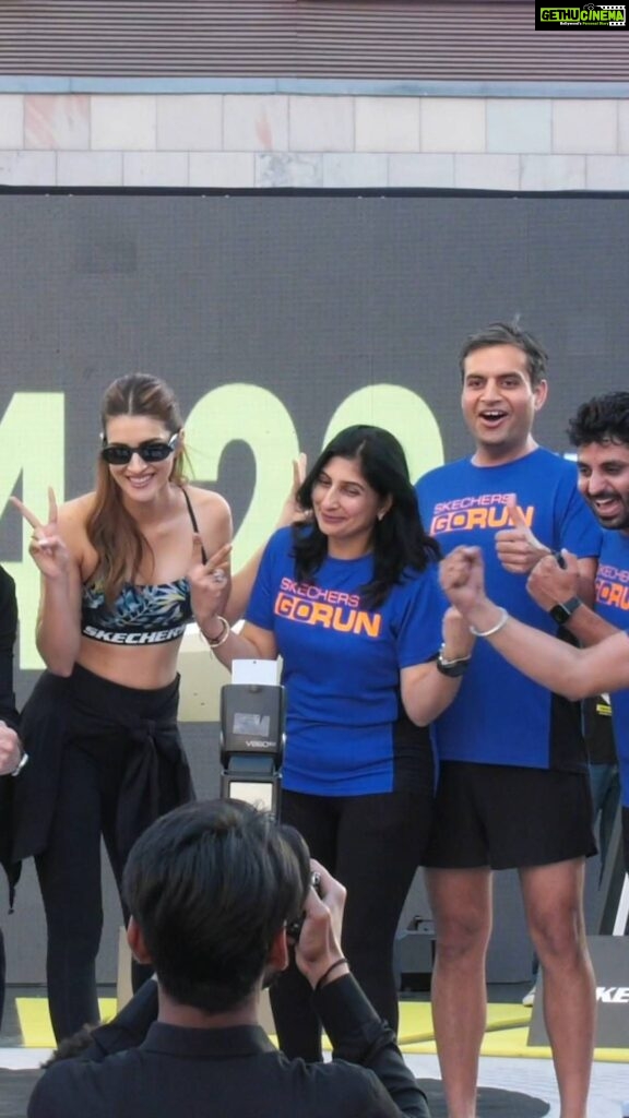 Kriti Sanon Instagram - I joined @Skechersindia in Nexus Elante, Chandigarh to flag off the Skechers GoRUN Community goal Challenge. It was so much fun participating and the crowd was amazing. Chandigarh you were great, until next time. #SkechersIndia @skechersperformanceindia @skechersgorunclub @nexus_elante