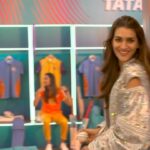 Kriti Sanon Instagram - “Aasmaan ka swaad hai, muddatton ke baad hai” It was an honour and a privilege to perform at the opening ceremony of the first ever Women’s Premier League! 💖 Cricket has always been looked as more of a male sport and I’m so happy and proud that the women cricketers are getting opportunities, platforms and validation that they have always deserved! WPL, which has been organised at a huge level and is being aired in 47 countries, is truly a symbol of change and progress. ♥️🙌🏻👏🏻 Thank you BCCI @wplt20 for making me a small part of the celebration of this change!! 😌✌️