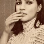 Kriti Sanon Instagram - Vintage Vibe! 1950s inspired Timeless Classic pearl and white story! My fav @manishmalhotra05 💖 @aasifahmedofficial @adrianjacobsofficial @sukritigrover @vanigupta.23