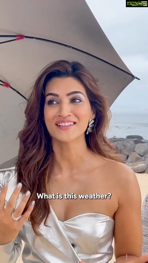 Kriti Sanon Instagram - The madness behind the hotness of #MundaSona song! 🔥 ☀️ 🌧 #Shehzada 17th Feb 2023 😘