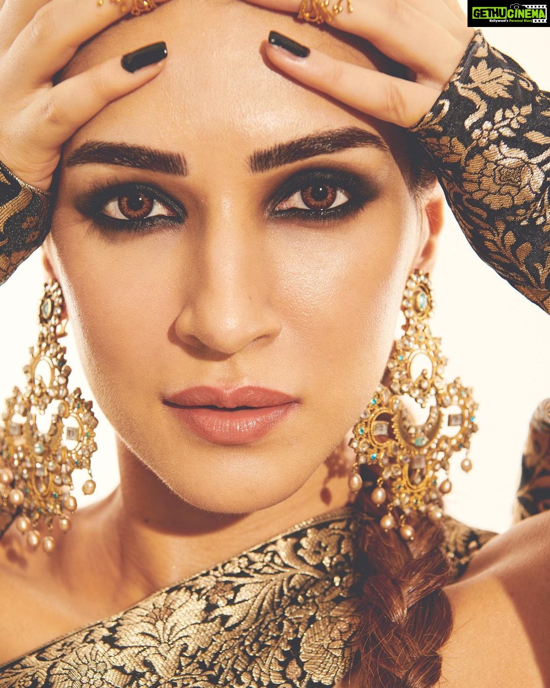 Kriti Sanon - 1.5 Million Likes - Most Liked Instagram Photos
