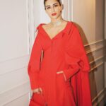 Kriti Sanon Instagram - The mood is RED in a monochromatic @maisonvalentino ❤️ HMU @aasifahmedofficial @adrianjacobsofficial Styled by @sukritigrover 📸 @pixel.exposures