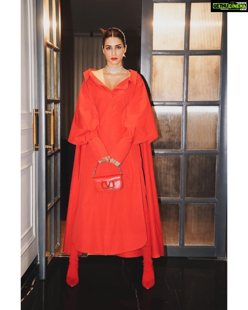 Kriti Sanon Instagram - The mood is RED in a monochromatic @maisonvalentino ❤️ HMU @aasifahmedofficial @adrianjacobsofficial Styled by @sukritigrover 📸 @pixel.exposures