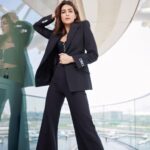 Kriti Sanon Instagram - Own It! 🖤 Outfit- @versace HMU- @aasifahmedofficial @adrianjacobsofficial Styled by- @sukritigrover Styling Team- @vanigupta.23 Photographer- @anoop.devaraj