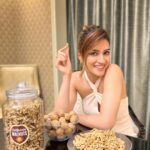 Kriti Sanon Instagram - Whether I am shooting or in meetings, I make sure to munch on @californiawalnutsindia for that ultimate snackisfaction. They are not just my favourite go-to snack but a great addition for making my daily meals delicious and super nutritious. Mildly sweet and beautifully nutty, just a handful (28g) offers 2.5g plant-based omega-3 ALA, 4g protein, and 2g fiber. What else makes them a smart choice? The ideal climate, fertile soils, and the farmers dedication to providing high quality make them one of the best options available in the market. Nutrition, versatility, high quality, and exceptional flavour – California walnuts provide all that and more. So, when you #ThinkWalnutsThinkCalifornia California walnuts are available at all grocery stores and e-commerce sites. Make sure to look for the California Walnuts logo mark, “California” or “Californian” on the package or produce of the USA to ensure that you are buying genuine, high-quality California walnuts. #CaliforniaWalnuts