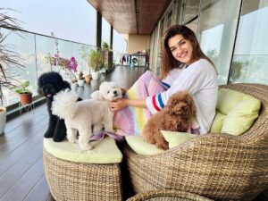 Kriti Sanon Instagram - Its a paw-fect morning! 🐶 ☀️

📸 : @nupursanon