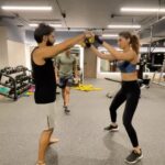 Kriti Sanon Instagram - #Throwback to Bhediyas Tribing together 🐺 🐺 #WolfPack in a Buddy Training Session 🤣 @thetribeindia What fun!! When are we doing this again @varundvn ? 🤪💖✌️
