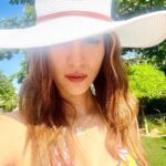 Kriti Sanon Instagram - My happy place! ❤️ Starting 2023 on a beachy sunny note! ☀️ 🏝 Warmth of the sun, salty tresses and gratitude in my heart! 2023- I have a good feeling about you 🧿💕