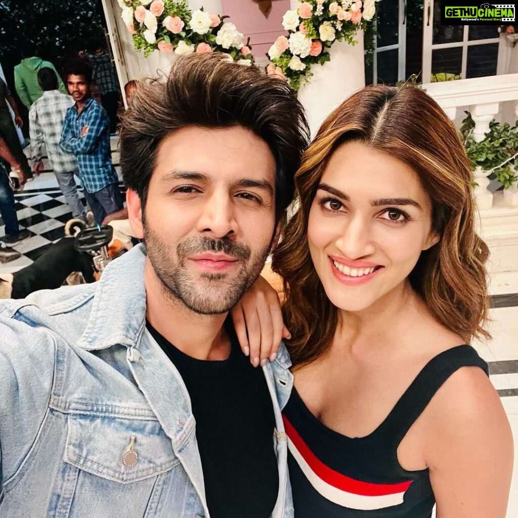 Kriti Sanon Instagram - And its finally a wrap!! 💖 #Shehzada Happy sad feeling as always.. Sad that this beautiful journey has come to an end.. And happy that we can share it with you all very soon! 🥳 Stay Tuned ❤️ #Shehzada Releasing in theatres on 10th Feb 2023! 👑 🤴🏻 👸🏻❤️ #RohitDhawan @kartikaaryan @amanthegill @tseries.official