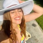 Kriti Sanon Instagram - My happy place! ❤️ Starting 2023 on a beachy sunny note! ☀️ 🏝 Warmth of the sun, salty tresses and gratitude in my heart! 2023- I have a good feeling about you 🧿💕
