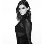 Kriti Sanon Instagram - Thank You @htcity for HT India’s Most Stylish (Popular Choice)! 🖤🤍 Totally goes to my team : @sukritigrover @adrianjacobsofficial @aasifahmedofficial Thank you guys for adding glamour to my life and more for being my constants!! I love you guys ♥️♥️ forever!! #BestTeam #KrackTeam