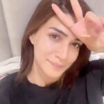 Kriti Sanon Instagram - Pampered skin, exhausted eyes, grateful heart and a happy soul after a good shoot day.. 🫶🏻 🦋 The excitement of sleeping without an alarm after so long! Uff!! 😌 Goodnight world! 💋✌️