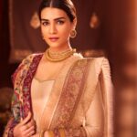Kriti Sanon Instagram - Jai Siya Ram 🙏🏻🏹♥️ Ayodhya Tales Shawl- @shaza.lifestyle Outfit @sukritiandaakritiofficial HMU- @aasifahmedofficial @adrianjacobsofficial Styled by: @sukritigrover Styling team @vanigupta.23 Photographer : @tejasnerurkarr