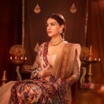 Kriti Sanon Instagram - Jai Siya Ram 🙏🏻🏹♥️ Ayodhya Tales Shawl- @shaza.lifestyle Outfit @sukritiandaakritiofficial HMU- @aasifahmedofficial @adrianjacobsofficial Styled by: @sukritigrover Styling team @vanigupta.23 Photographer : @tejasnerurkarr