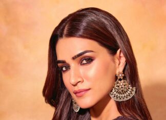 Kriti Sanon Instagram - There’s no prettier outfit than a Saree! Period! 🤎 Customised by @arpitamehtaofficial Thanks Arpita for such a beautiful piece! HMU- @aasifahmedofficial @kavyesharmaofficial @hairbytabassum Styled by: @sukritigrover Style Team: @vanigupta.23 Photographer : @tejasnerurkarr