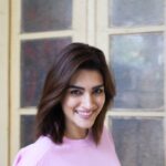 Kriti Sanon Instagram - Convenience meets comfort in Skechers Hands-free Slip-Ins! Revolutionary technology by @skechersindia #Skechersindia #SlipIns #HandsFreeshoes #Comfort #Nobending #Ad #SkechersAmbassador