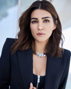 Kriti Sanon Instagram - Own It! 🖤 Outfit- @versace HMU- @aasifahmedofficial @adrianjacobsofficial Styled by- @sukritigrover Styling Team- @vanigupta.23 Photographer- @anoop.devaraj