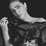 Kriti Sanon Instagram - There’s something about Black & White - pictures and outfits! 🖤🤍 Outfit- @richardquinn HMU- @aasifahmedofficial @adrianjacobsofficial Styled by- @sukritigrover Styling Team- @vanigupta.23 Photographer- @anoop.devaraj