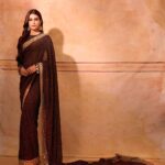 Kriti Sanon Instagram - There’s no prettier outfit than a Saree! Period! 🤎 Customised by @arpitamehtaofficial Thanks Arpita for such a beautiful piece! HMU- @aasifahmedofficial @kavyesharmaofficial @hairbytabassum Styled by: @sukritigrover Style Team: @vanigupta.23 Photographer : @tejasnerurkarr