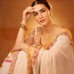 Kriti Sanon Instagram - ♥️ @abujanisandeepkhosla HMU - @aasifahmedofficial @adrianjacobsofficial Styled by - @sukritigrover Assisted by- @vanigupta.23 📸- @tejasnerurkarr