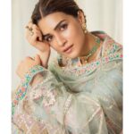 Kriti Sanon Instagram - And it has begun.. Big Day Tomorrow ♥️🙏🏻 The love from Hyderabad has filled my heart with positivity! 🙏🏻🥹 #AdipurushTrailer releases tomorrow 9th May at 1:53pm ! ♥️🙏🏻🧿 #JaiSiyaRam #Adipurush