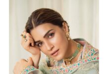 Kriti Sanon Instagram - And it has begun.. Big Day Tomorrow ♥️🙏🏻 The love from Hyderabad has filled my heart with positivity! 🙏🏻🥹 #AdipurushTrailer releases tomorrow 9th May at 1:53pm ! ♥️🙏🏻🧿 #JaiSiyaRam #Adipurush