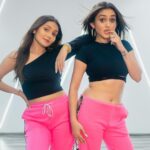 Kritika Sharma Instagram - Kabhi voh toh kabhi mei 🤫😉 #selfie Studio- @ensostudio.in #Mainkhiladi #reels #explore #reelkarofeelkaro #trending #trendingsongs #mainkhiladituanari Enso Studio