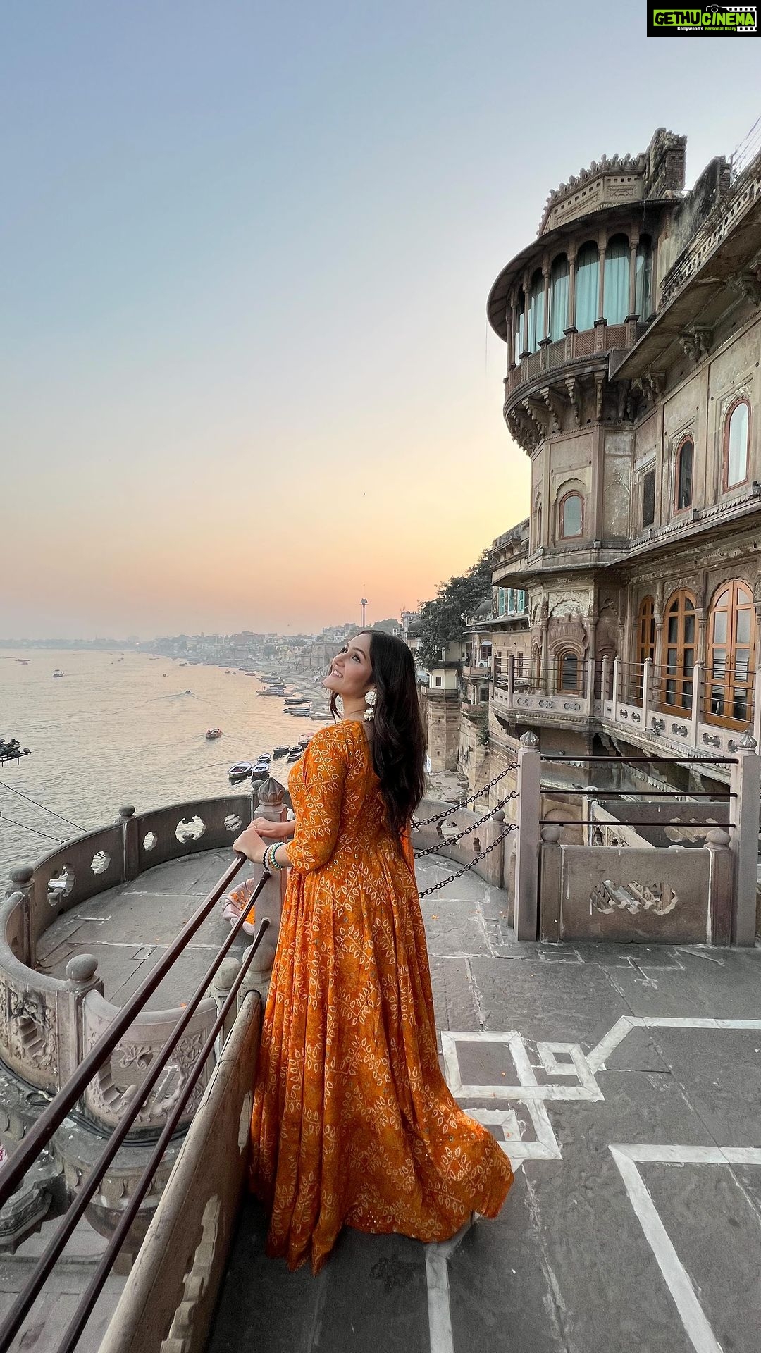 Kritika Sharma Instagram - What I ate in BANARAS ! Ate some delicious food there so wanted to share it with you all ! If you happen to be in BANARAS some day do enjoy these delicacies! #banaras #varanasi #varansaifood #travel #food #streetfood #indiangirl #india #reels #reelsinstagram #trendingaudio