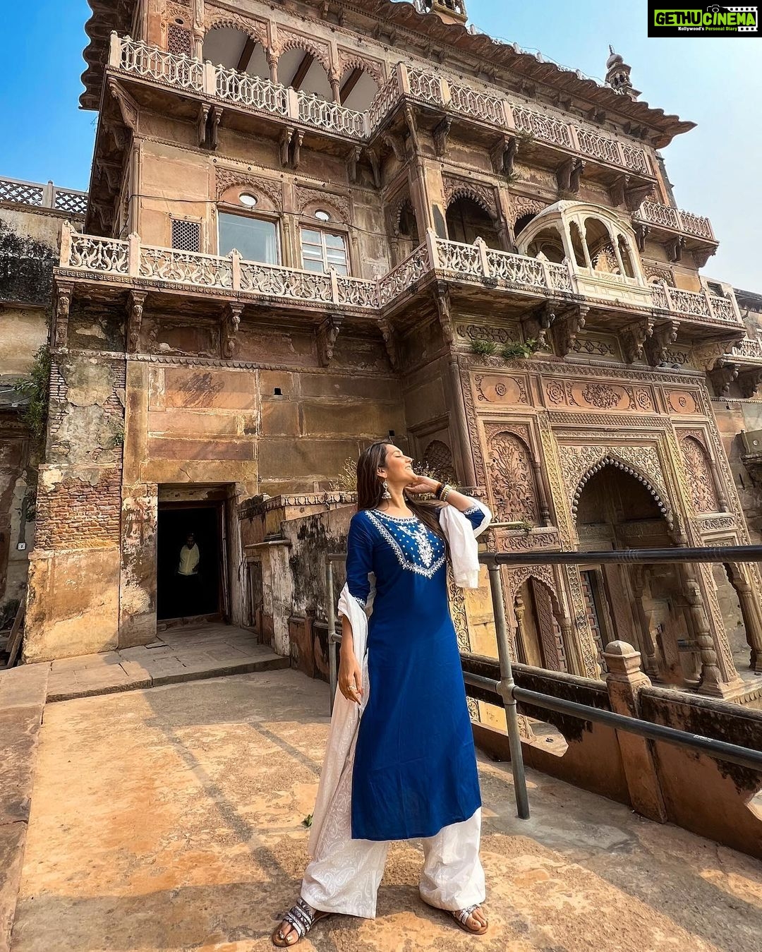 Kritika Sharma Instagram - Ram nagar fort , Varanasi ! House of the royal family of Varanasi Outfit @yuftaindia