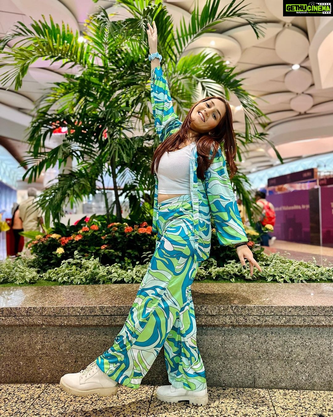 Kritika Sharma Instagram - Let the fun begin @itsshubhanshisingh ❤️ Outfit @themicromoda @publiquedom Stylist: @the_neerajpandey #travel #thailand #friends #girlstrip #love #friendship KLIA - Kuala Lumpur International Airport