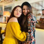 Kritika Sharma Instagram - A day filled with good decor , good food and good company ❤️ @evebombay @sama__0810 Mumbai, Maharashtra