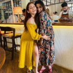 Kritika Sharma Instagram - A day filled with good decor , good food and good company ❤️ @evebombay @sama__0810 Mumbai, Maharashtra