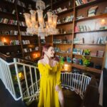 Kritika Sharma Instagram - A day filled with good decor , good food and good company ❤️ @evebombay @sama__0810 Mumbai, Maharashtra