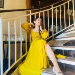 Kritika Sharma Instagram - A day filled with good decor , good food and good company ❤️ @evebombay @sama__0810 Mumbai, Maharashtra