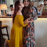 Kritika Sharma Instagram - A day filled with good decor , good food and good company ❤️ @evebombay @sama__0810 Mumbai, Maharashtra