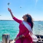 Kritika Sharma Instagram - Sukoon ✨ #somnath #shiv #sea #seaview #gujrat #ocean #betdwarka #dwarka #boatride #boat #girl #indian #india #traditionalwear #kurta Dwarka, Gujarat