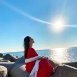 Kritika Sharma Instagram - Sukoon ✨ #somnath #shiv #sea #seaview #gujrat #ocean #betdwarka #dwarka #boatride #boat #girl #indian #india #traditionalwear #kurta Dwarka, Gujarat