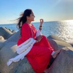 Kritika Sharma Instagram - Sukoon ✨ #somnath #shiv #sea #seaview #gujrat #ocean #betdwarka #dwarka #boatride #boat #girl #indian #india #traditionalwear #kurta Dwarka, Gujarat