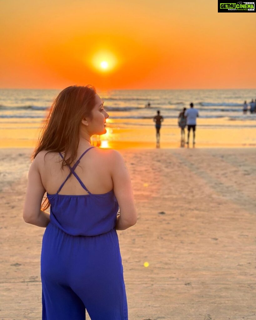 Kritika Sharma Instagram - Look for the magic in every moment! #sunset #goa #goadiaries #goabeach #sea #sharmasisters #siblings #vacation #goa2023 Goa