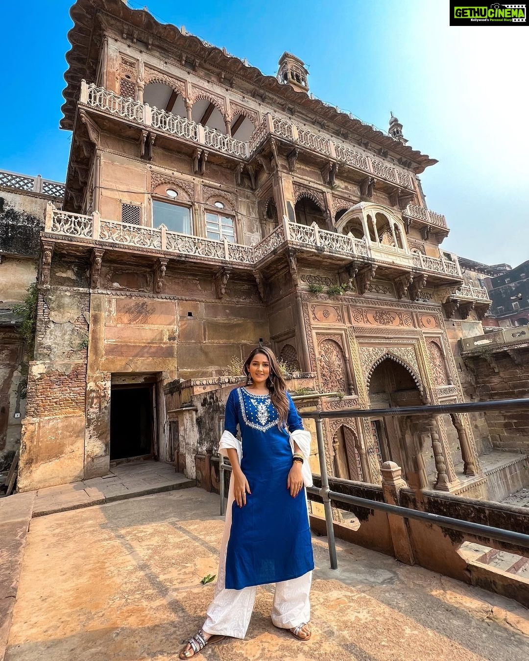 Kritika Sharma Instagram - Ram nagar fort , Varanasi ! House of the royal family of Varanasi Outfit @yuftaindia